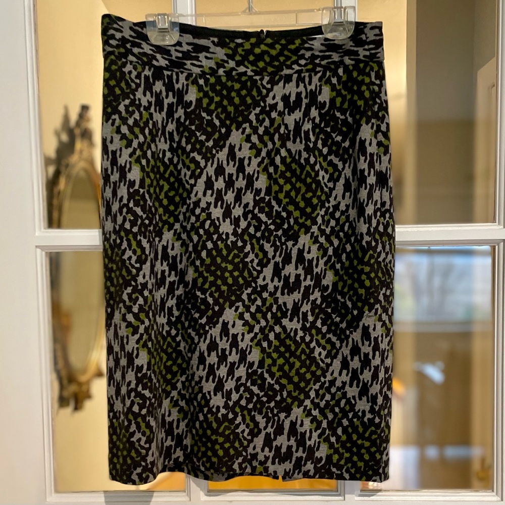 NWOT Trina Turk Straight Skirt Fully Lined Size 4